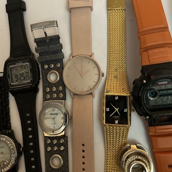 Assorted Watches Used Not Working For Parts Or Pieces lot 172 - Picture 3 of 9